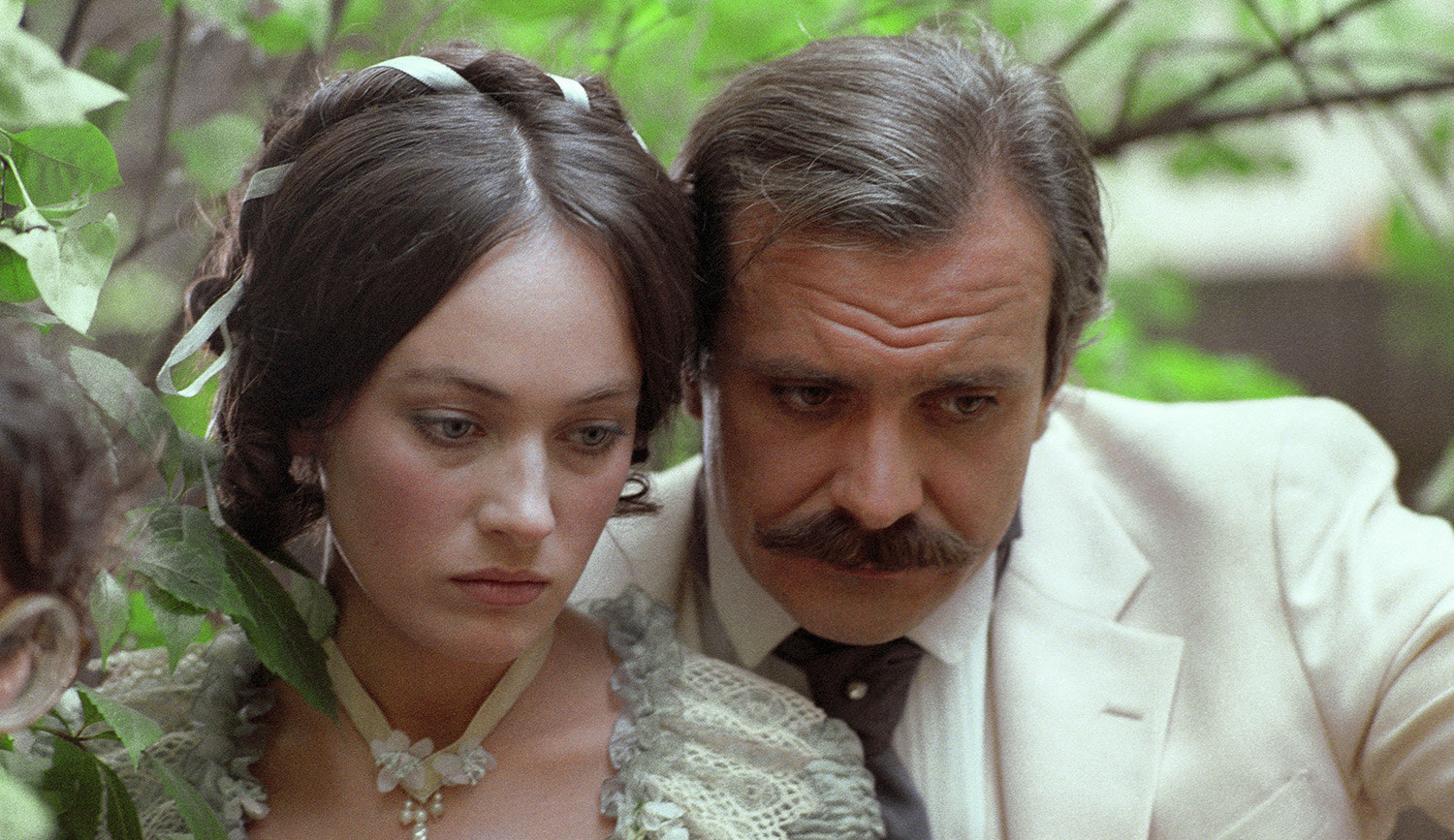 Лесби қыздар жыныстық қатынасқа түседі