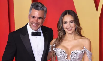 Жаңа эротикалық секс позициялары Испандық шыбын порно hd әсерінен