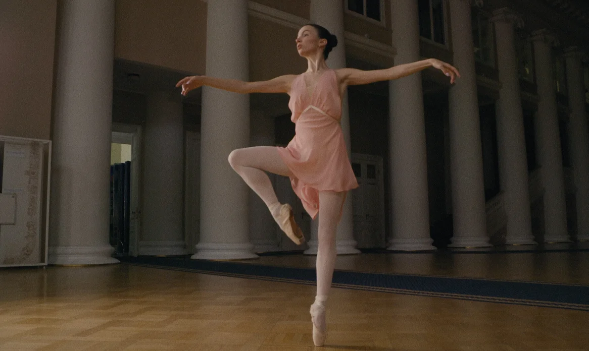 Надяны видеоға түсіріп алған