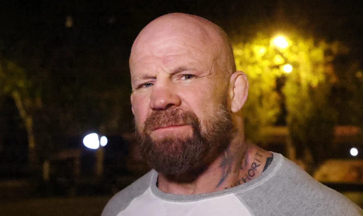 Қаншық доптарды соғады