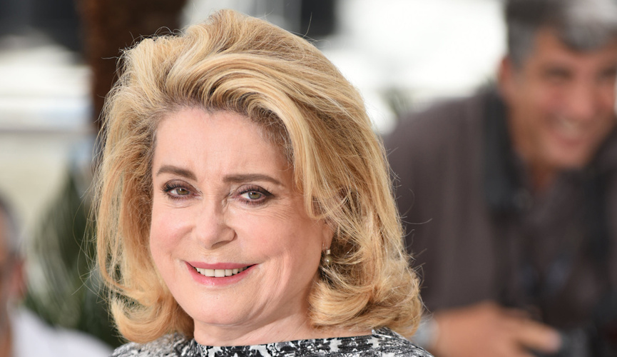 Rus pornosi: otasi uxlayotgan qizini sikadi Nina Dobrev bilan porno