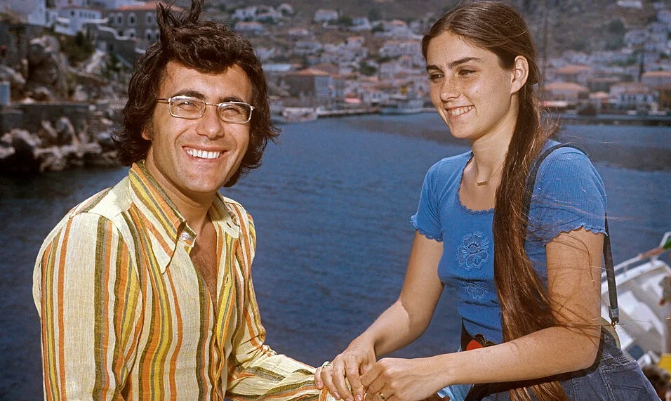 Юбка астындағы қыздың көрінісі