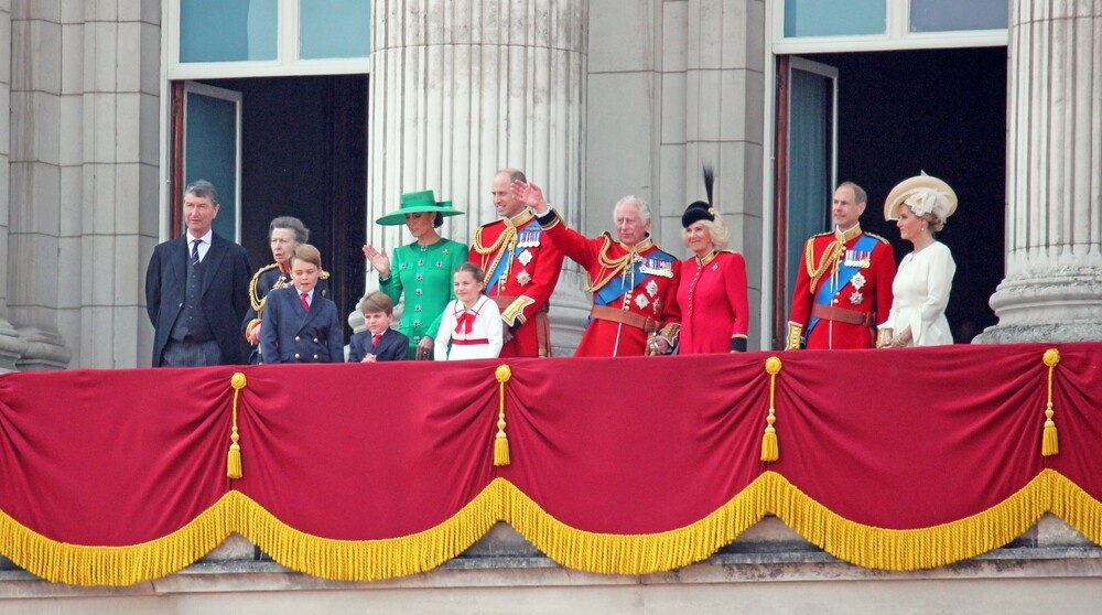 Төсекке байланған еркек порно Декамерон порно видео